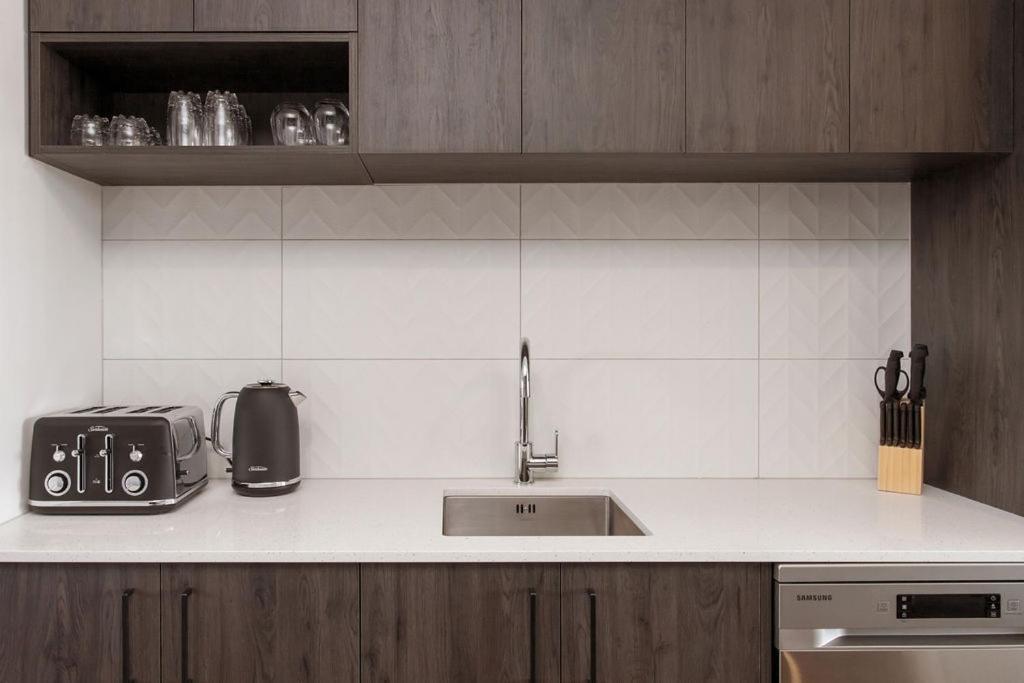 Stylish Brand New Sunny 3Bdrm 3Bth Garage Sleeps 6 Apartment Christchurch Exterior foto