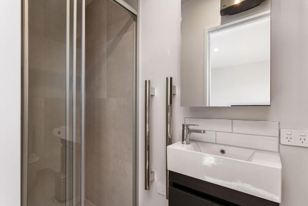 Stylish Brand New Sunny 3Bdrm 3Bth Garage Sleeps 6 Apartment Christchurch Exterior foto